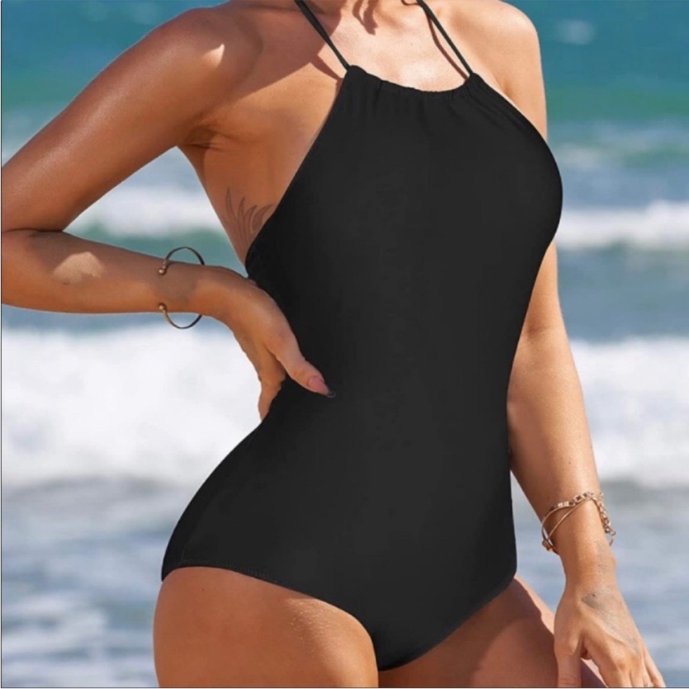 Like New One Piece Halter Swimsuit W/ Removable Cups Black Size Small